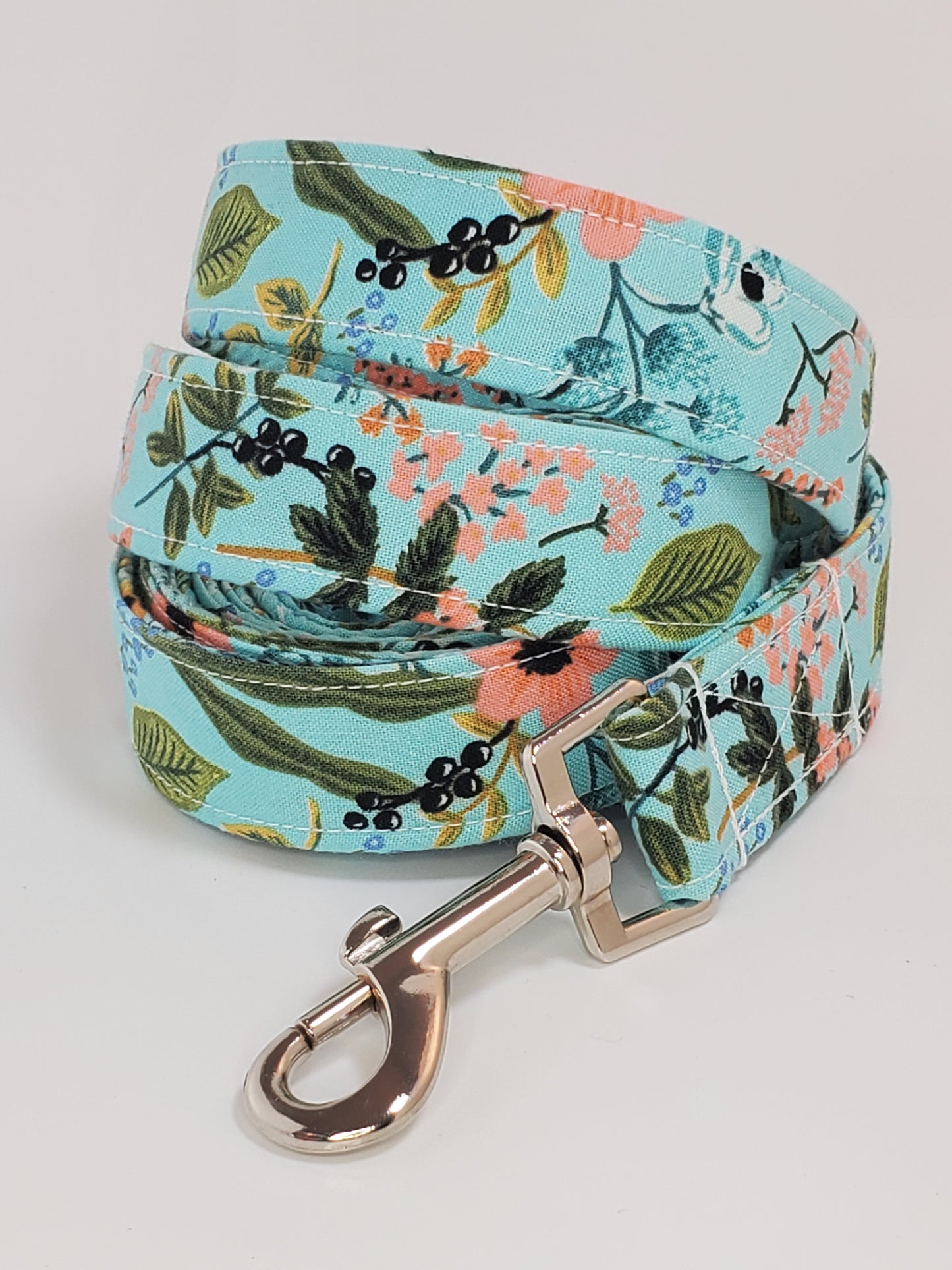 High-quality handmade dog leash from Lady Barkleys.