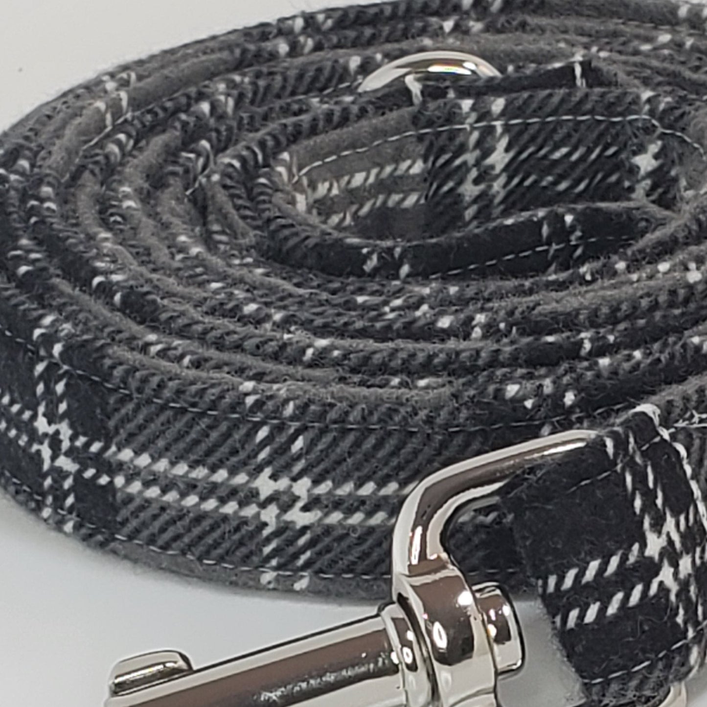 High-quality handmade dog leash from Lady Barkleys.